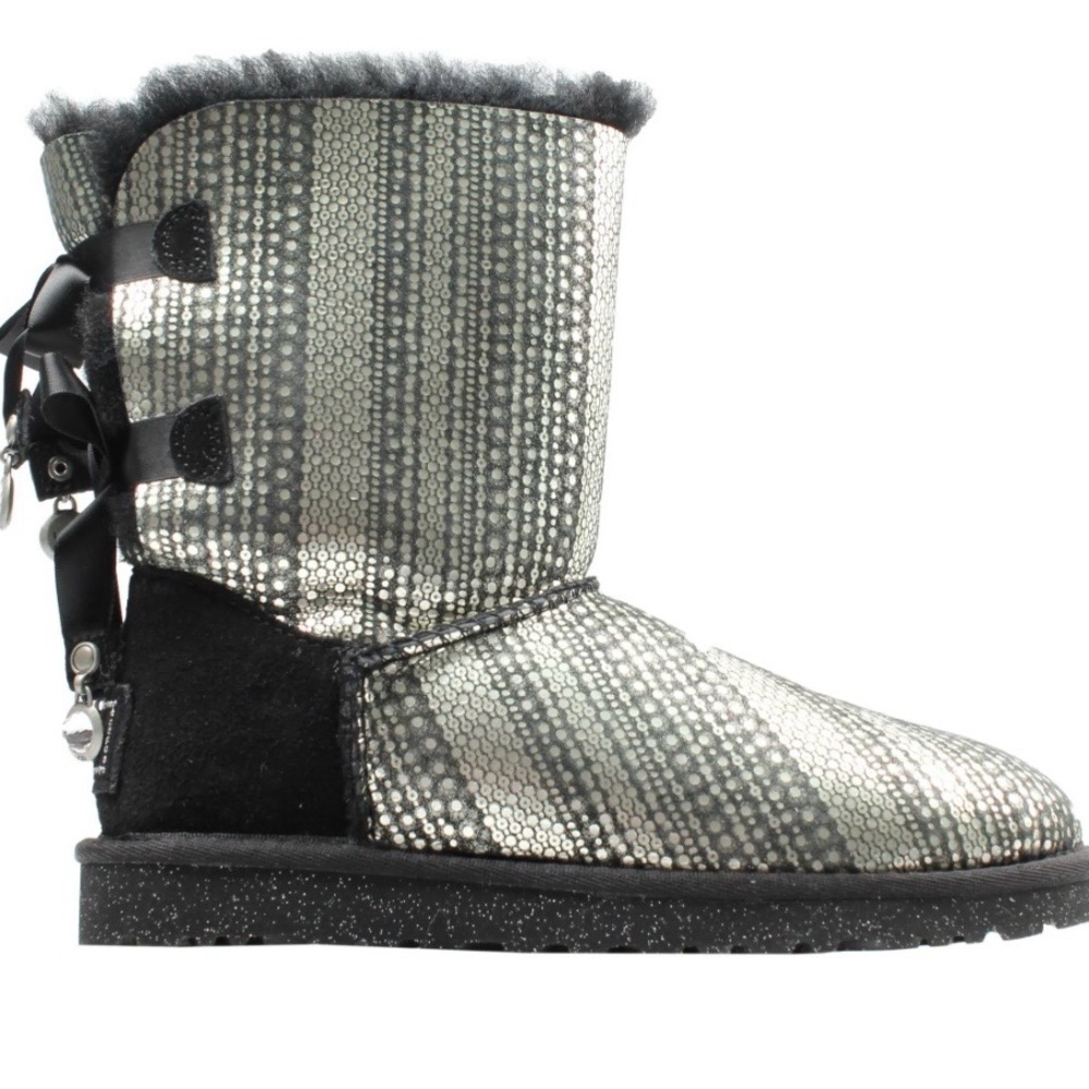 UGG Ugg Bailey Bow
Bling Flat Boot Sparkly Gray Boots Size 6
